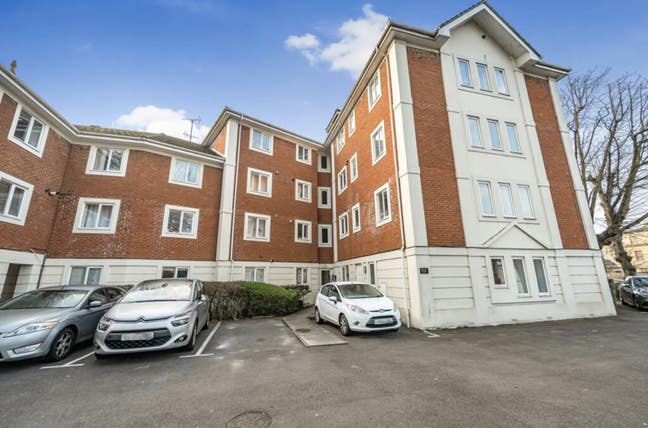 Bright 2 bed Flat in Central Reading  Main Photo