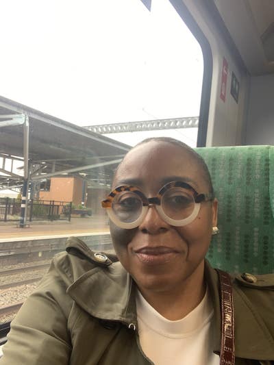 Professional Female seeks a single or double room Main Photo