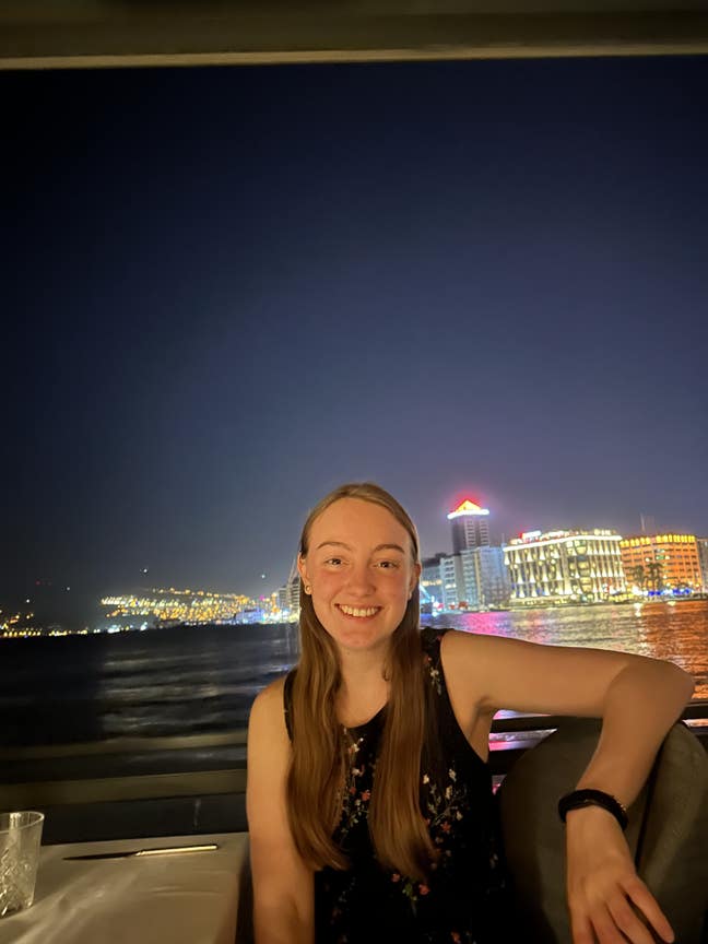 I am a professional female aged 23. I am look... Main Photo