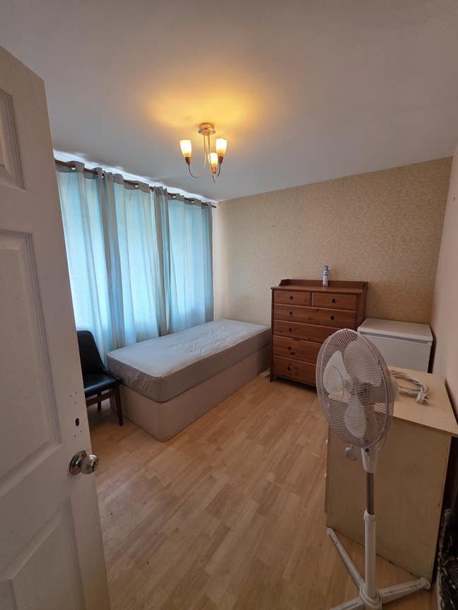 1 room in New Malden Flat available Main Photo