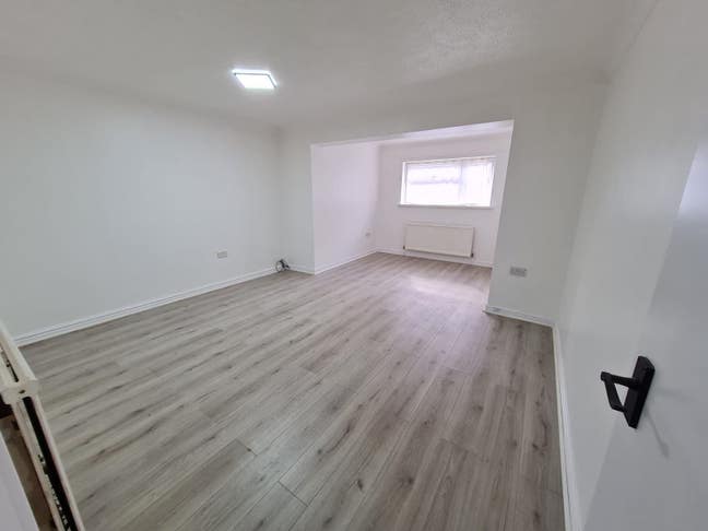 🏡 Newly Renovated Double Rooms for Professionals Main Photo