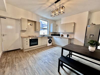 🏡 Super Hyde Park House Share - Short Term Let Main Photo