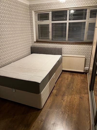 1 Large double bedroom available Main Photo