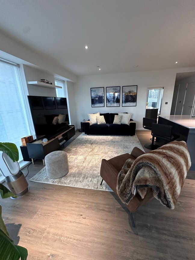 Bright & Spacious Room w/ Desk | Zone 2 |Bills Inc Main Photo