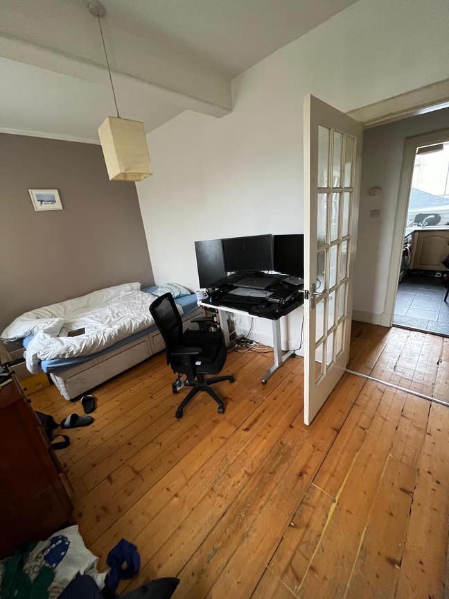 Double room to let for August (Fringe) Main Photo