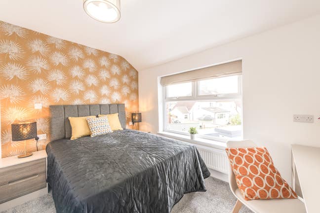 2 Beautiful rooms available now Main Photo