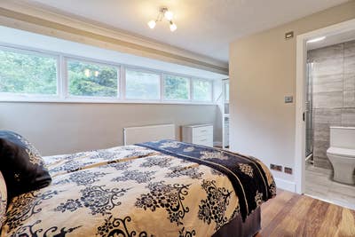 Modern Rooms Available in Renovated Shared House  Main Photo