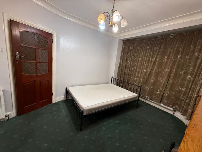 King size room available for rent Main Photo