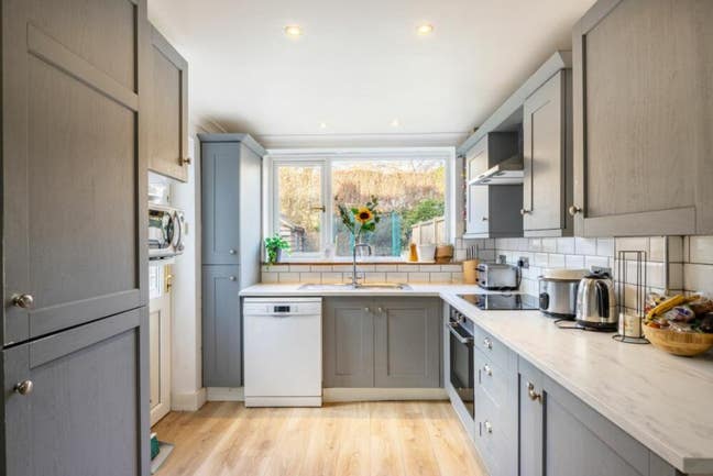 Bright spacious home in Purley  Main Photo