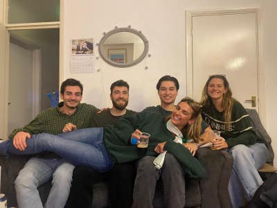 Double room in social flat Main Photo