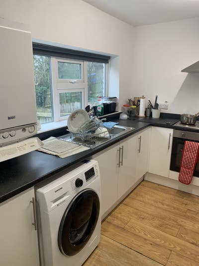 One double room, fully furnished with TV  Main Photo