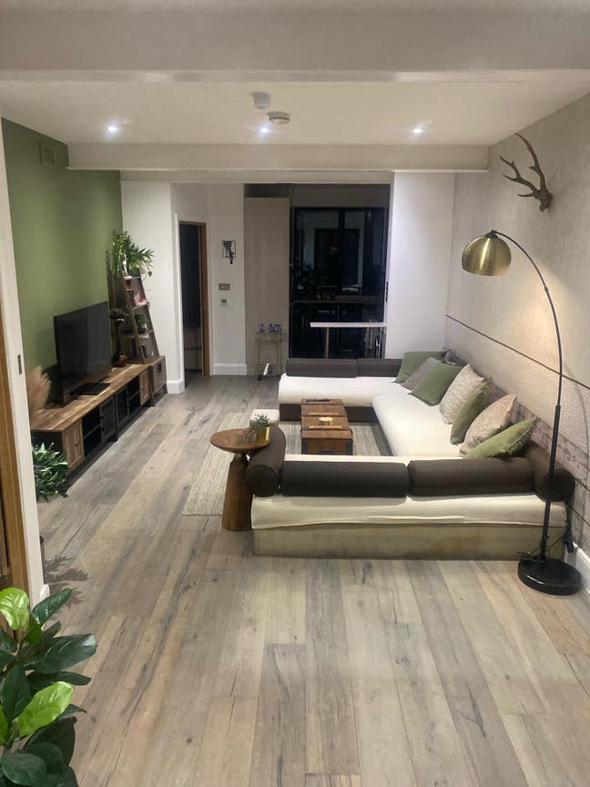 2bed both en-suite entire apartment  Main Photo