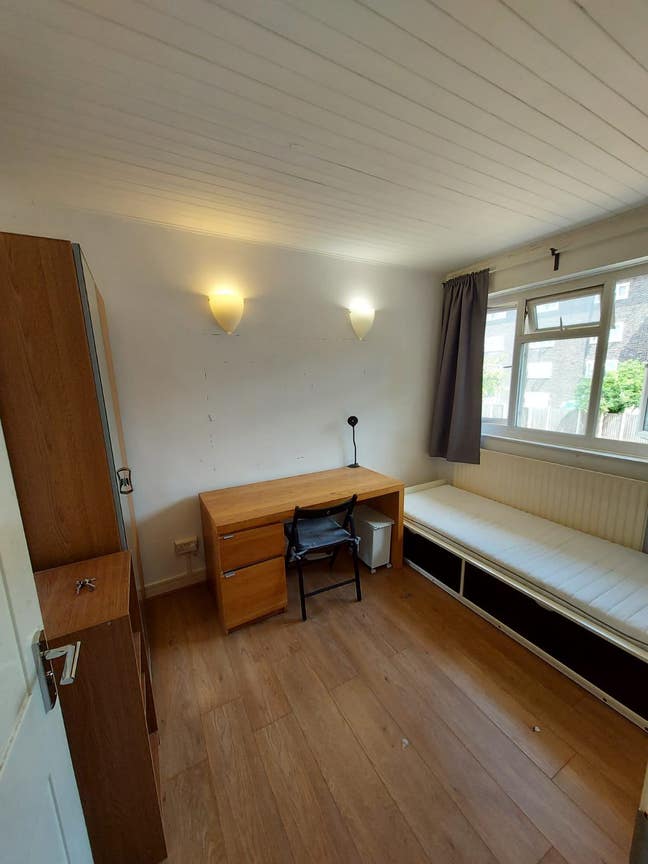 N1 flat share, double room available 11th April Main Photo