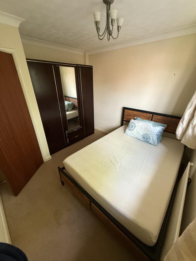 Double room in established house share Main Photo