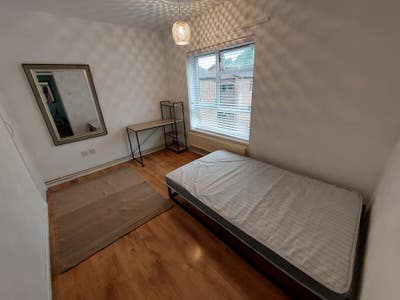 Double room available close to city centre  Main Photo