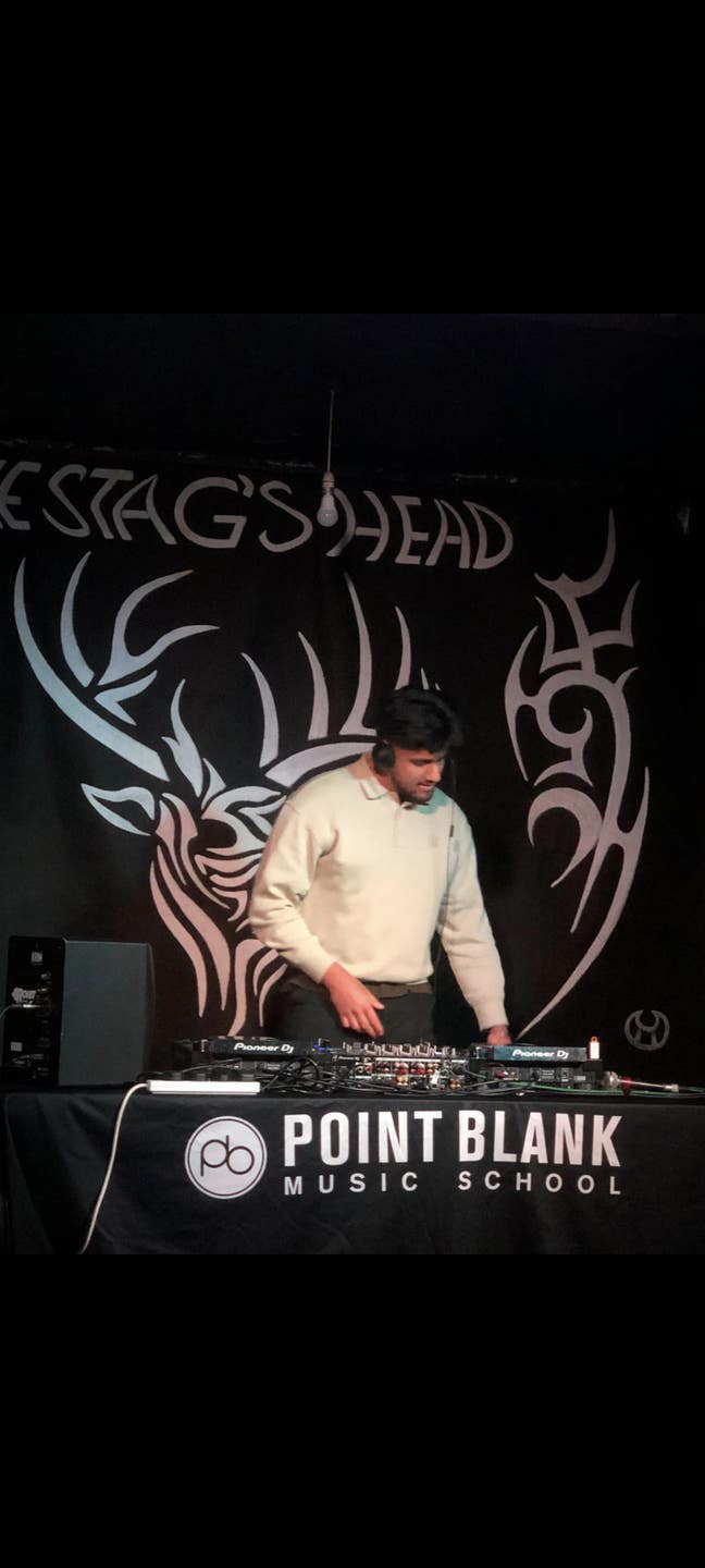 M, 26: Professional from LDN, sociable & clean af Main Photo