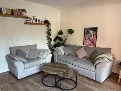 Double room in a 4 bedroom houseshare  Main Photo