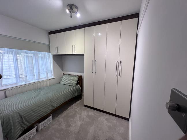 Cosy room available - clean and tidy lodger wanted Main Photo