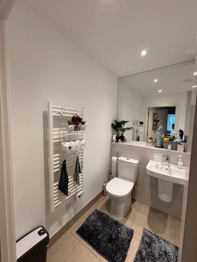 Double Bedroom | Muslim girl preferred | Main Photo