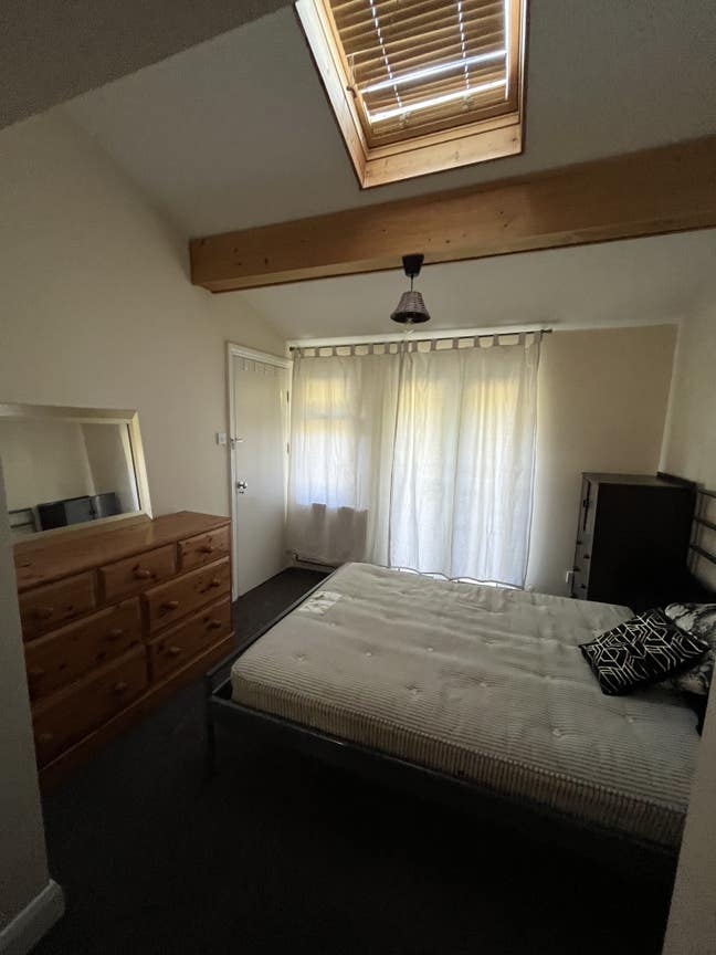 EN-SUITE Double room in Kingsbury  Main Photo