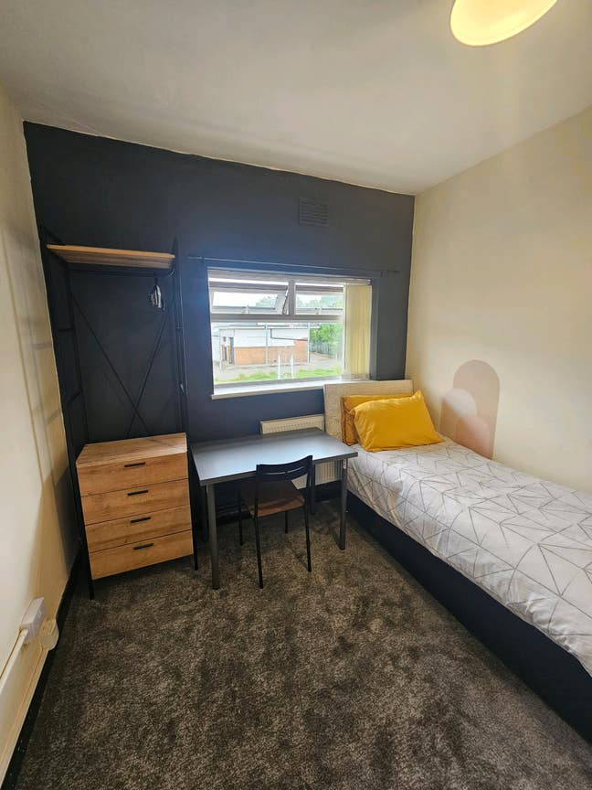Stylish rooms in Birkenhead  Main Photo