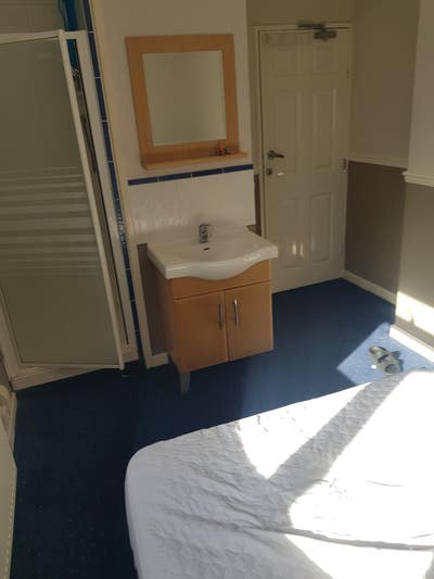 Room in smart house share Main Photo