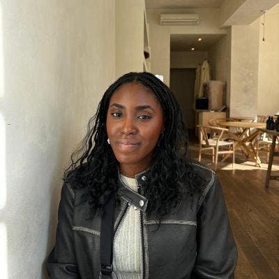 Looking for double room / roommates  Main Photo