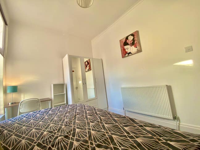 **Cozy Double Room - Henddon NW4 - All Bills Inc** Main Photo