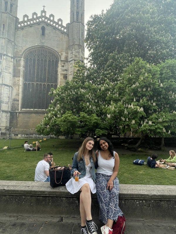 Professional Female seeks a single or double room Main Photo