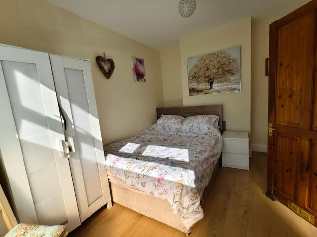 Bright Single Room, Easy Access Into Town Main Photo