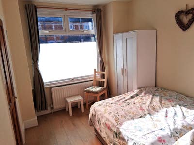 Large Double Room in a Friendly House Main Photo