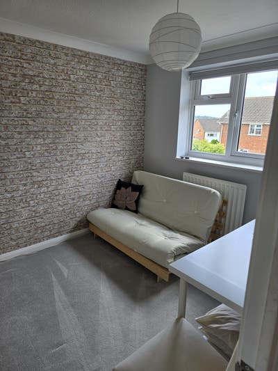 Double room, quiet neighbourhood, close to M40 Main Photo