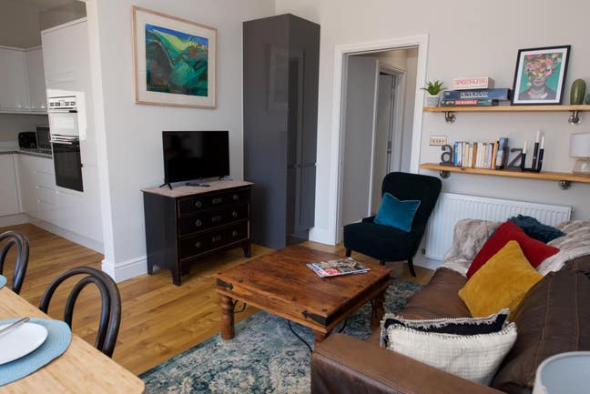 Ashford - Fabulous Room in a Boutique House Share Main Photo