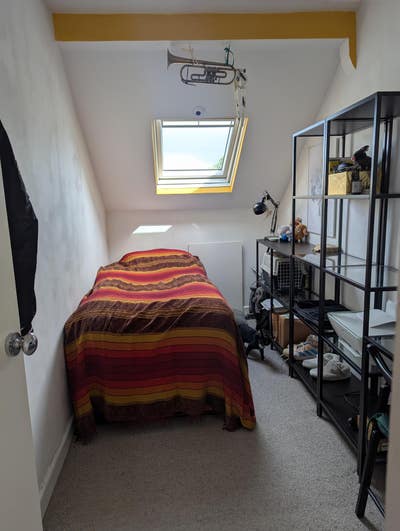 Bright Single Room in quiet area Main Photo