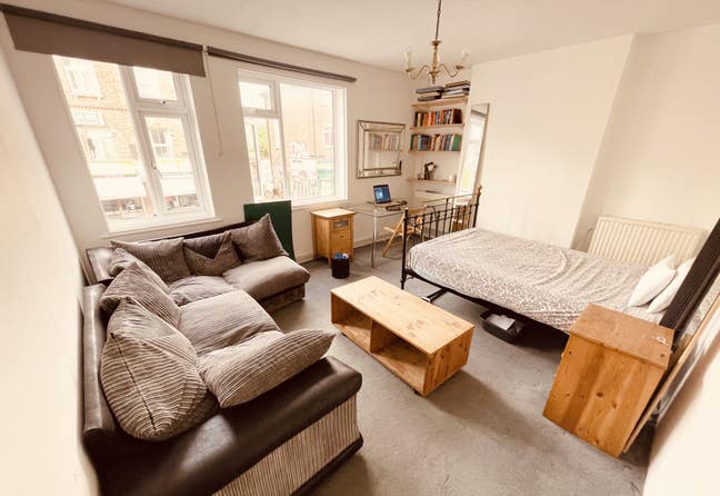 Short Let - Homey 2 Bed Flat Stockwell Main Photo