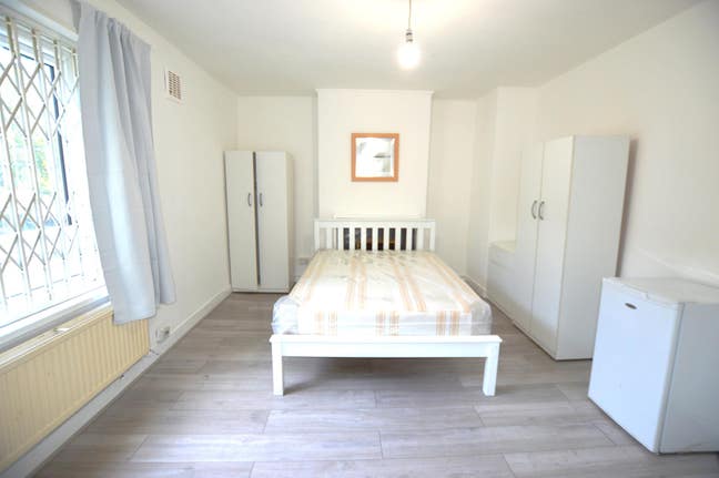 Huge Double Room in Essex Road Main Photo