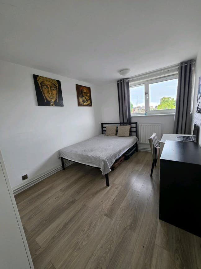 Refurbished double room near Stratford stn Main Photo