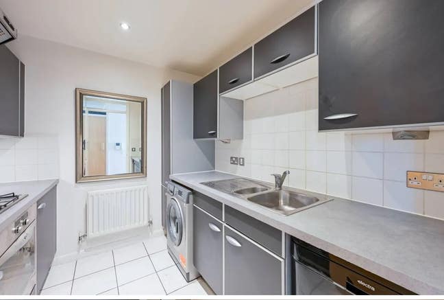 A large double bedroom  Main Photo