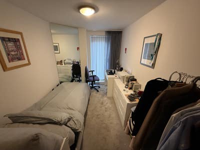  Single room with own bathroom in riverside flat Main Photo