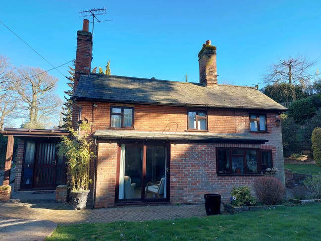 Double Room in a Cottage with Large Garden Main Photo