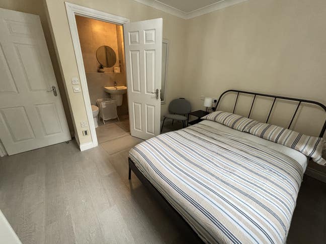 Double bed with ensuite  Main Photo