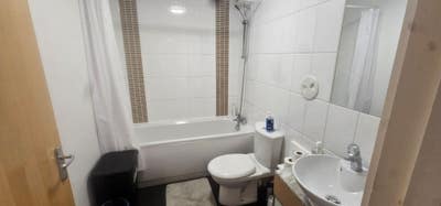 Modern good size double room for rent Main Photo