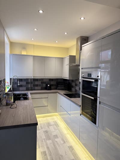 Beautiful rooms to let in BL1 Main Photo