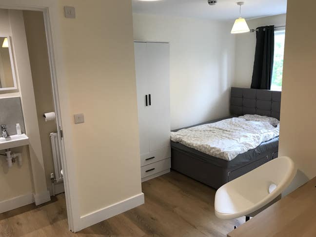 En-suite Old road JR Brookes Churchill NOC Main Photo