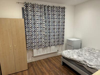 Ensuite room in a quite street near South Croydon  Main Photo