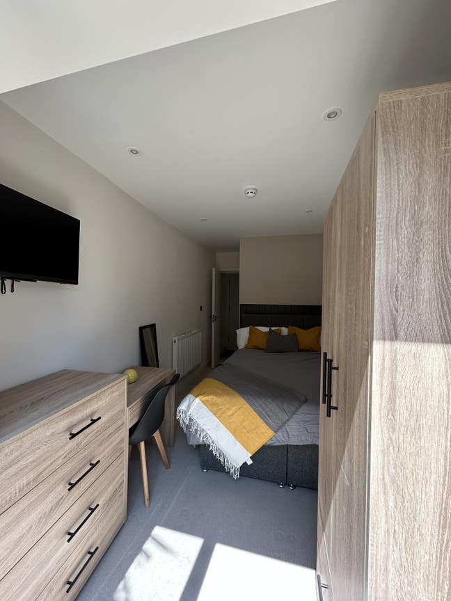 Luxury 7-bed HMO with En-Suites! - TV in Room Main Photo