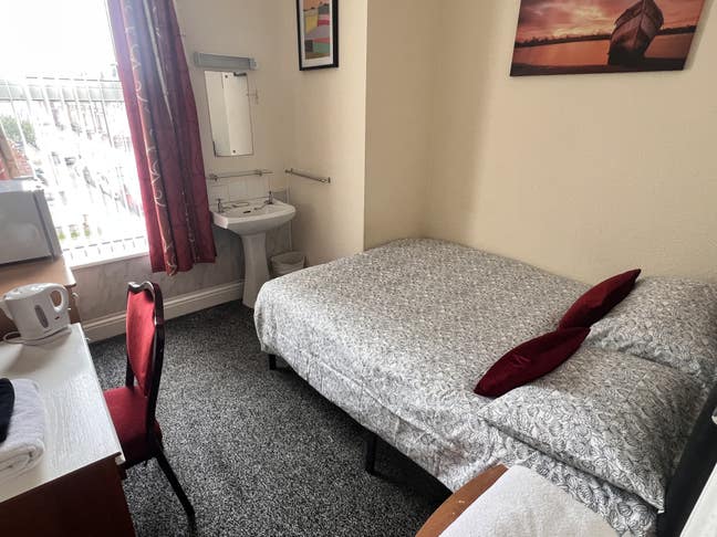 FY1 Double Room+ Bills Included +Shared Kitchen  Main Photo
