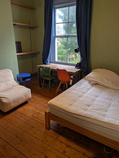 Double room in comfortable house in Clapton  Main Photo