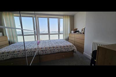 1 Double  *3Bed Flat w/ Living in Wards Wharf Main Photo
