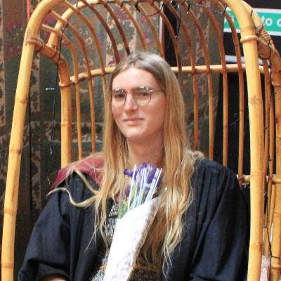 28yo professional looking for queer houseshare Main Photo